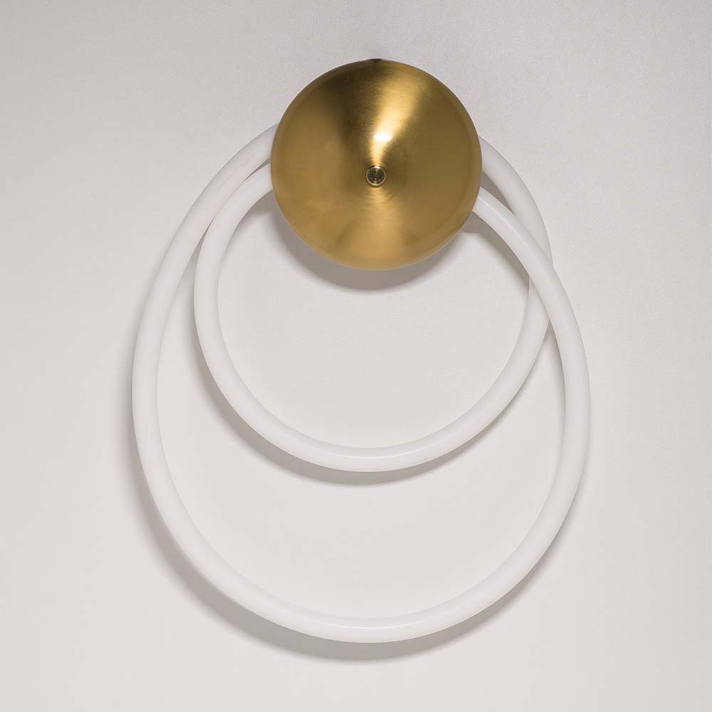 Lámpara led de pared Loop brass con luz cálida