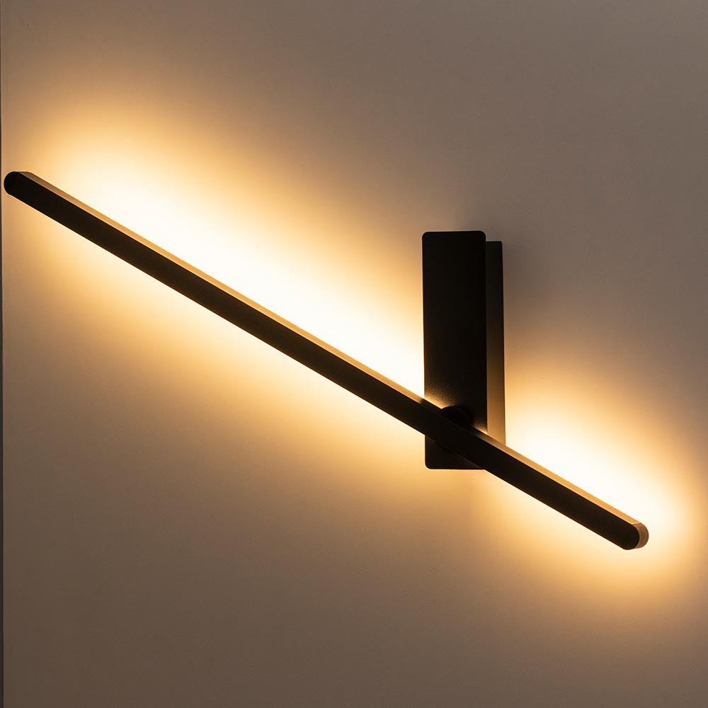 Lámpara led de pared Maxwell black con luz cálida 18W 62cm