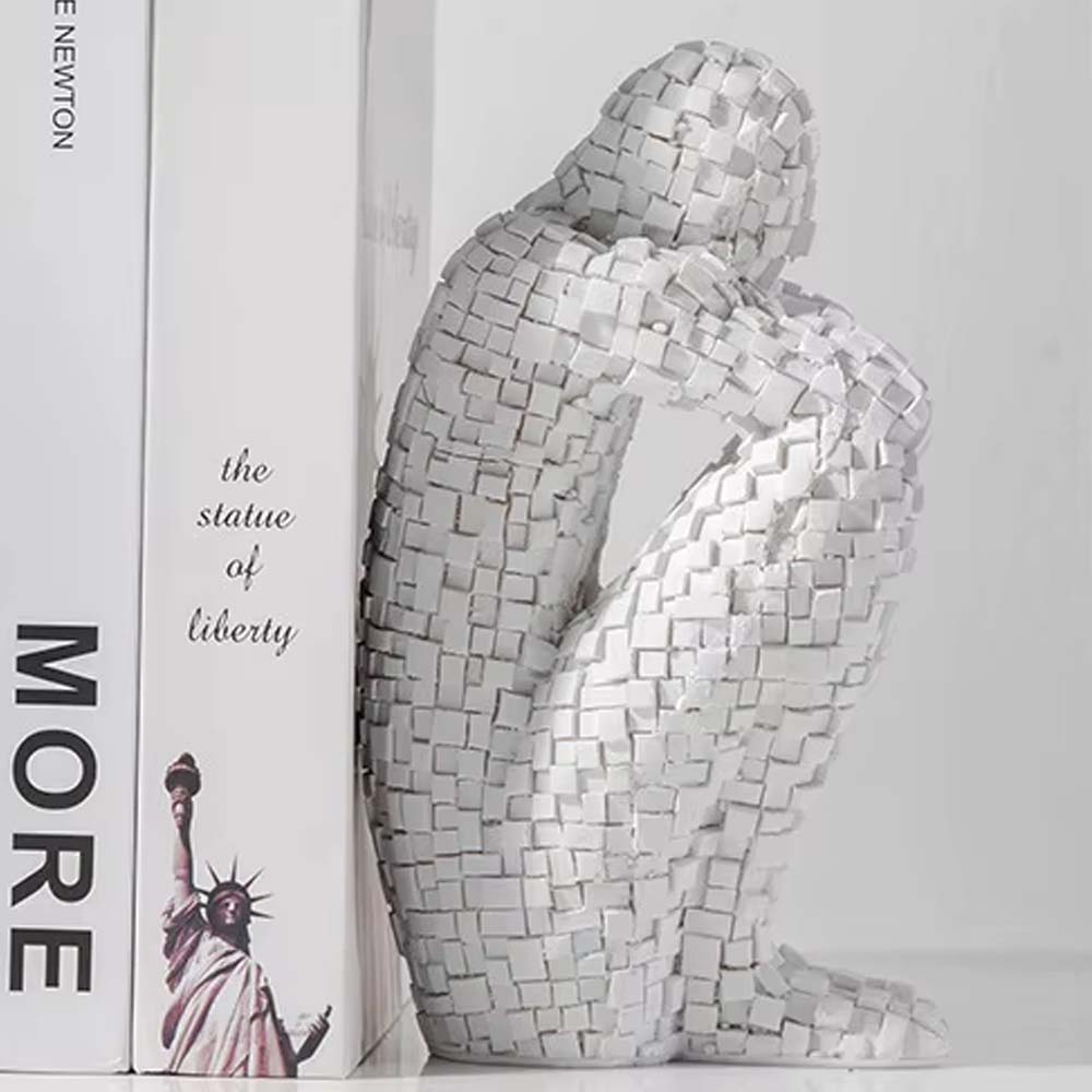 Adorno moderno Hombre Triste de resina blanca 21cm