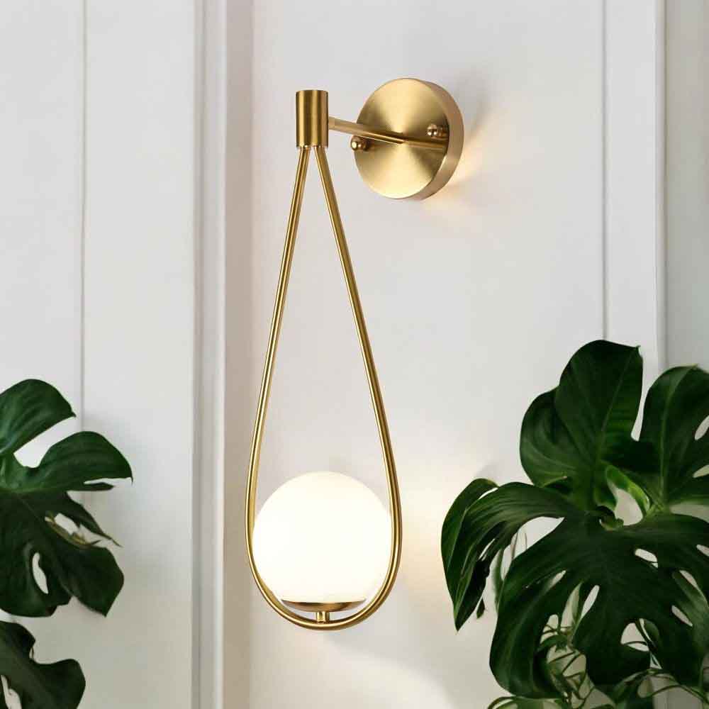 Lámpara de pared Athol con tulipa de vidrio blanco