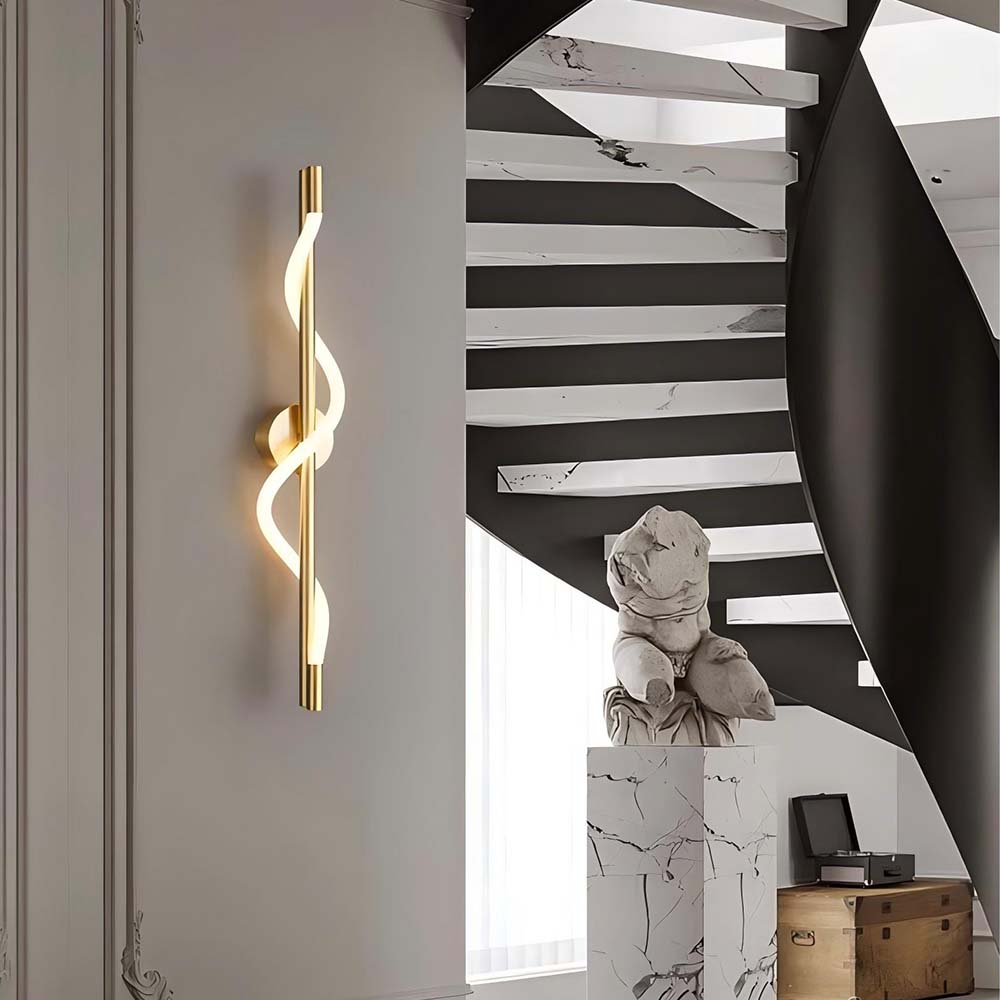 Lámpara led de pared Snake gold con luz cálida